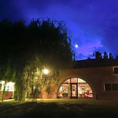 Oda ve Kahvaltı Le Domaine De Charlyne 3*