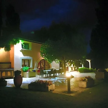Oda ve Kahvaltı Le Domaine De Charlyne 3*