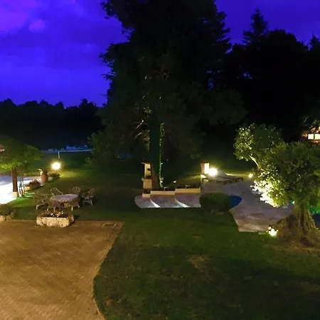 Oda ve Kahvaltı Le Domaine De Charlyne 3*