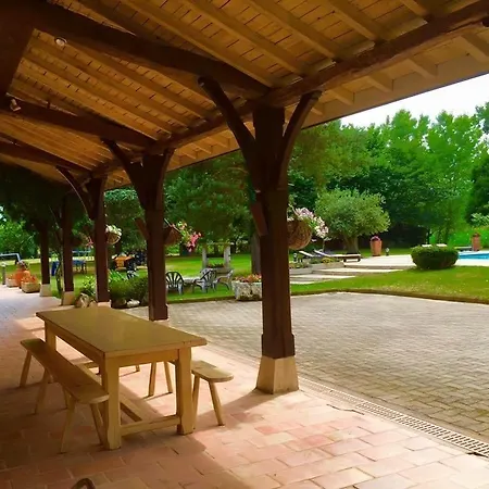 Le Domaine De Charlyne
