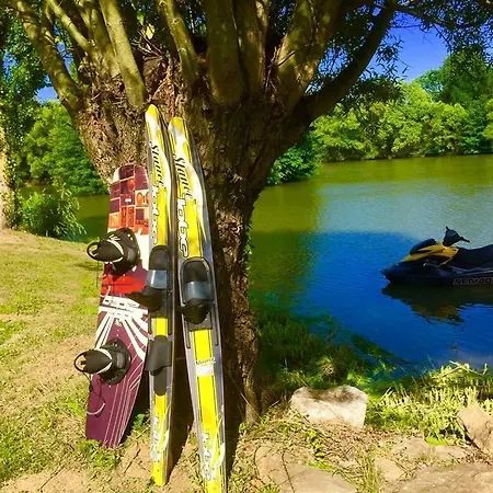 Oda ve Kahvaltı Le Domaine De Charlyne 3*