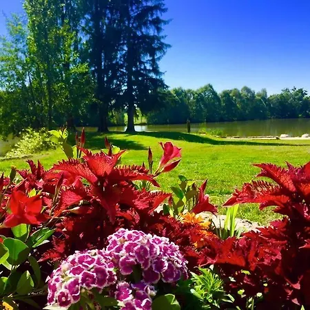 Le Domaine De Charlyne