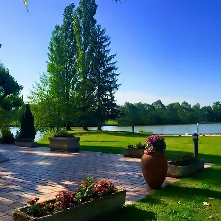 Le Domaine De Charlyne