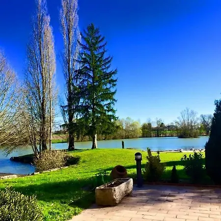 Oda ve Kahvaltı Le Domaine De Charlyne 3*